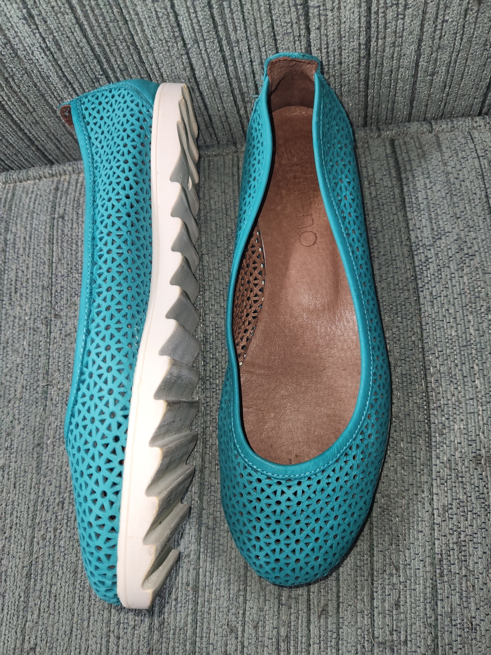 🍉Bueno Turquoise Laser-Cut Slip-On Flats